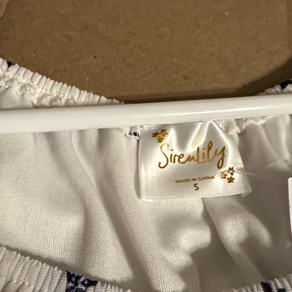 Siren Lily White and Blue Floral Dress - Picture 5 of 5